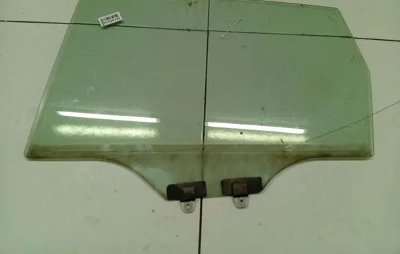 Honda FR-V Rear door window glass As2