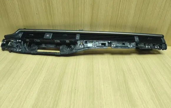 Audi A4 S4 B9 8W Dash center air vent grill 8W1820902