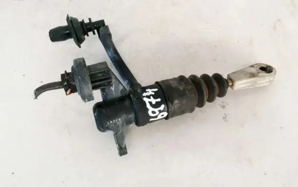 Volkswagen PASSAT B5 Clutch master cylinder 8e1721401
