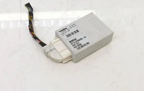 BMW 5 E60 E61 Air suspension control unit module (rear) 6766280 37146766280 017373446