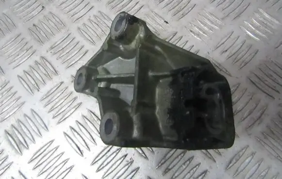 Volvo XC90 Engine mounting bracket 08649262