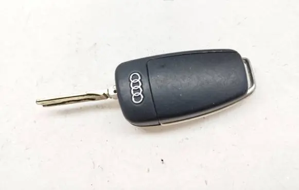 Audi Q7 4L Ignition key/card 4F0837220K