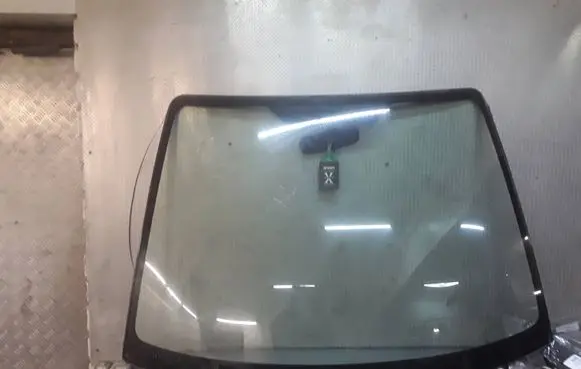 Suzuki SX4 Front windscreen/windshield window 
