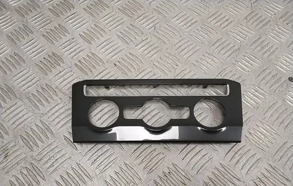 Volkswagen Tiguan Panel trim 5NB820073A