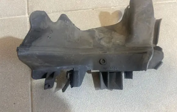 Intercooler air guide/duct channel