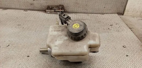 Skoda Superb B6 (3T) Master brake cylinder 