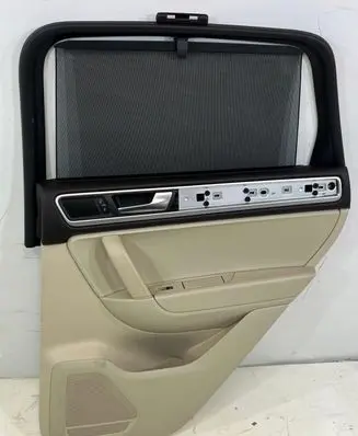 Volkswagen Touareg II Tailgate/trunk side cover trim 