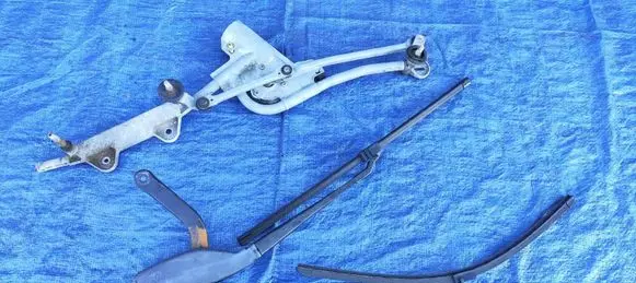 Mercedes-Benz SL R230 Front wiper blade arm
