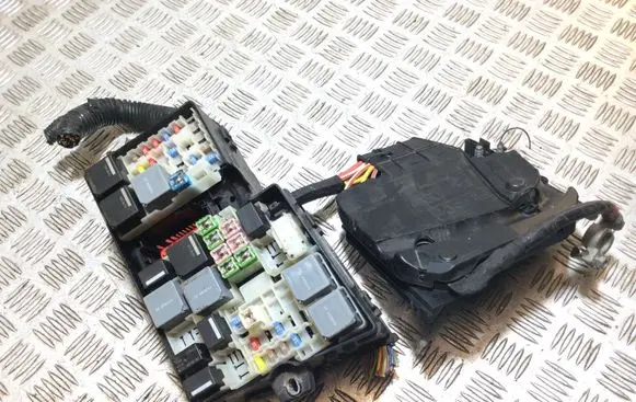 Ford Focus ST Fuse box set FY81854150612 AV6T14A142AB