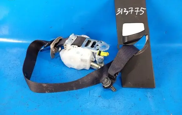Toyota Tundra II Front seatbelt 732200C081C1