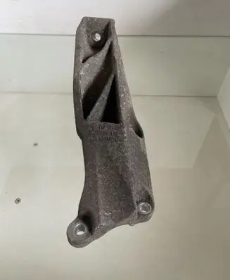 Engine mounting bracket