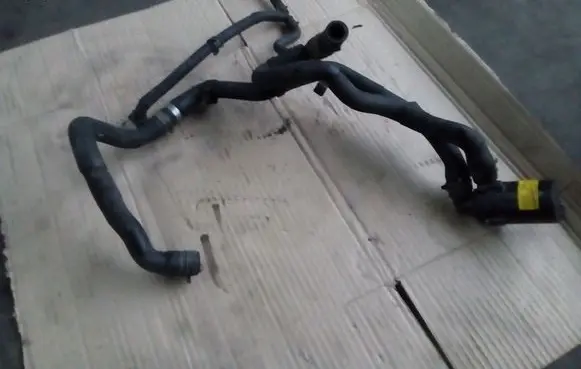 Volkswagen Transporter - Caravelle T6 Engine coolant pipe/hose 7E0865561