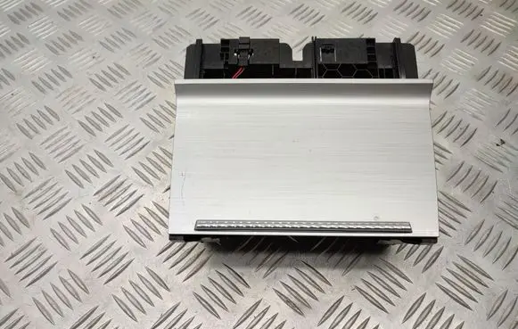 Glove box