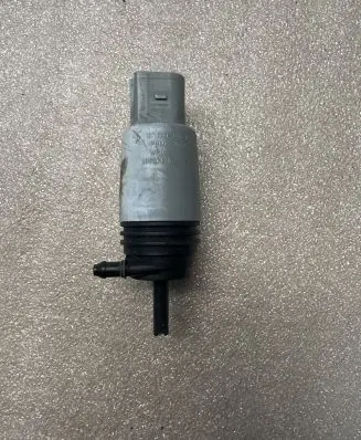BMW 5 E60 E61 Windscreen/windshield washer pump 6934159 23557610