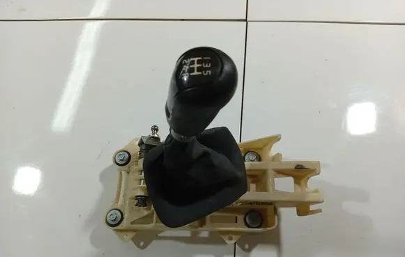Volvo V50 Gear shifter/selector 30711902