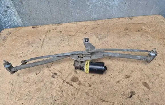 Volkswagen PASSAT B4 Front wiper linkage and motor 0390241108 357955113C