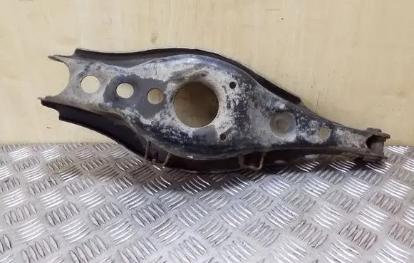 Toyota Avensis T270 Rear upper control arm/wishbone