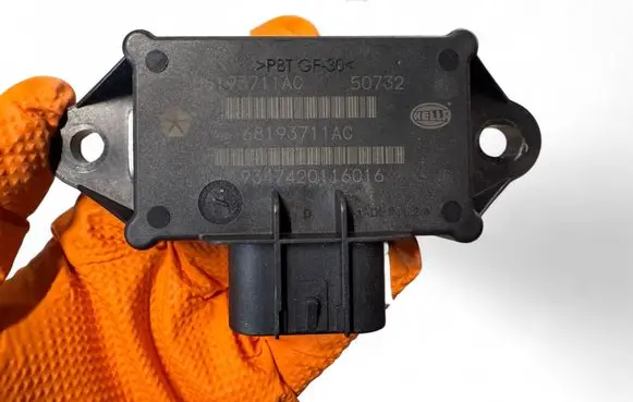 Chrysler Pacifica Fuel injection pump control unit/module 68193711AC 50732 9347420116016