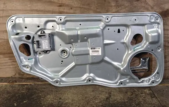 Volvo V70 Front door window regulator with motor 983039