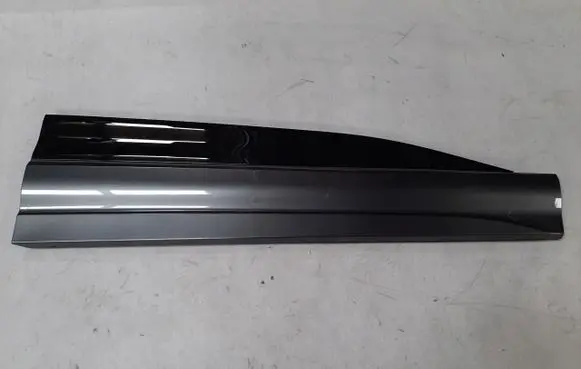Audi Q6 e-tron Front door trim (molding) 