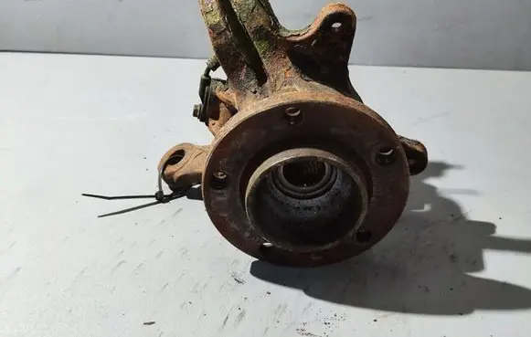 Renault Master II Front wheel hub spindle knuckle 7700314593