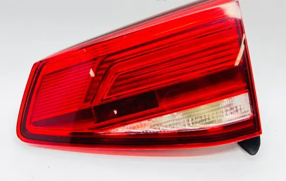 Volkswagen PASSAT B8 Tailgate rear/tail lights 195296