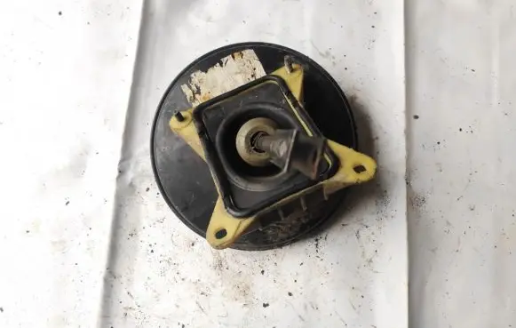 Peugeot 605 Brake booster