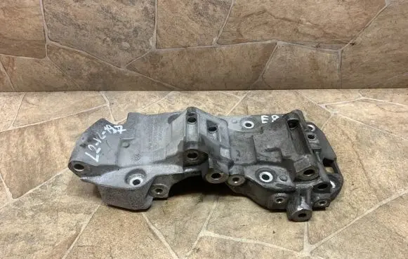 BMW X1 E84 Generator/alternator bracket 8506863