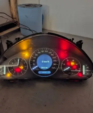 Speedometer (instrument cluster)