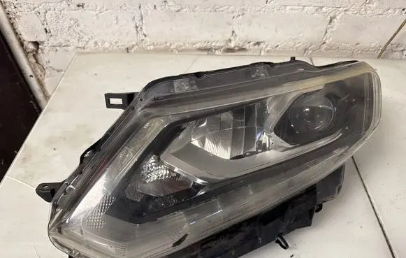 Nissan X-Trail T32 Headlight/headlamp 