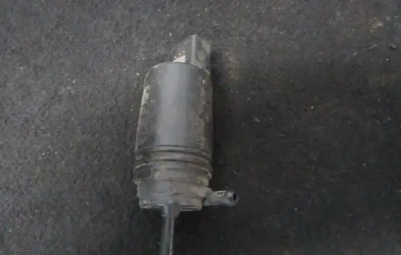 BMW 5 E39 Windscreen/windshield washer pump 67128377612 67.12-8377612