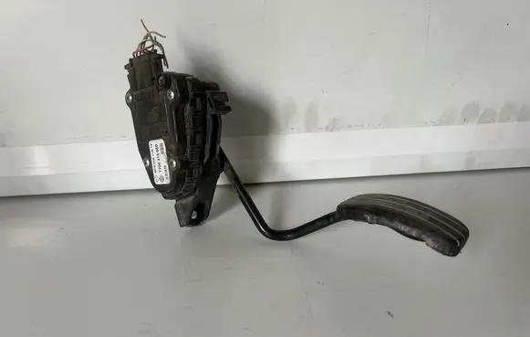 Opel Vivaro Accelerator throttle pedal 6PV00811914 7700313060