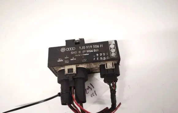 Volkswagen New Beetle Coolant fan relay 1j0919506h