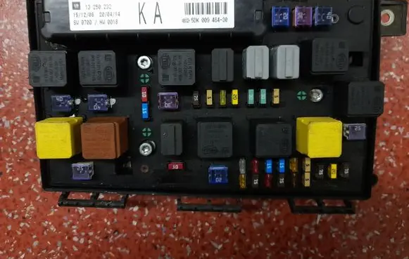 Opel Zafira B Fuse module 5DK00946430