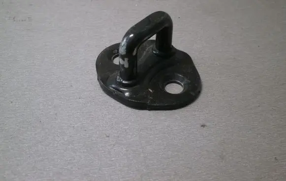 Hyundai Tucson JM Front door lock loop/hook striker 