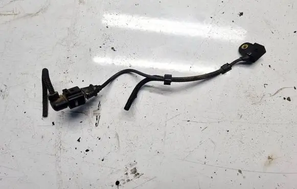 Volkswagen Tiguan Camshaft position sensor 03G906433A