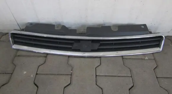 Chevrolet Impala Front bumper upper radiator grill 10333709