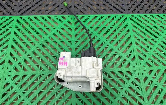 BMW X5 G05 Front door lock 7444677