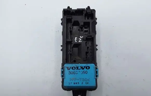 Volvo S40, V40 Fuse module 30807050