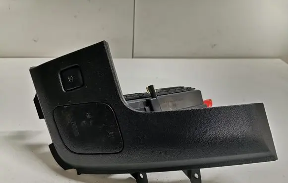 Ford Mustang VI Glove box FR3B63044F09A