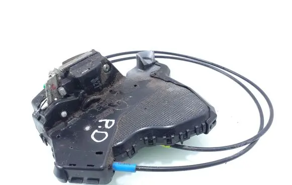 Toyota Avensis T250 Front door lock 