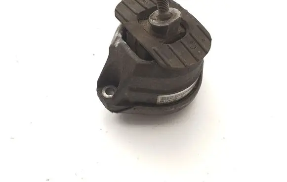 BMW 5 E60 E61 Engine mount bracket 6761092 676109204 15934612