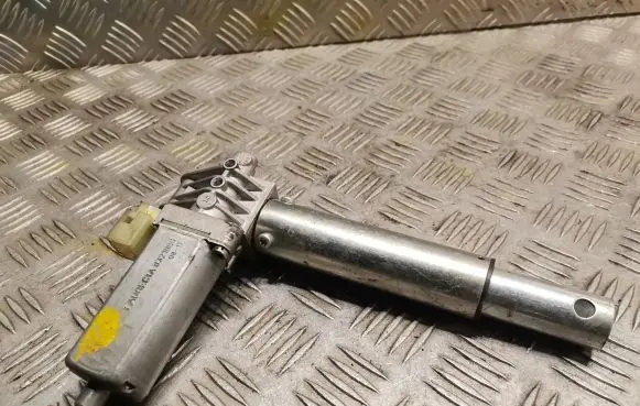 BMW 5 E60 E61 Seat adjustment motor 8321086