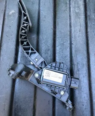 Hyundai i30 Accelerator throttle pedal 32700G4200 1007341