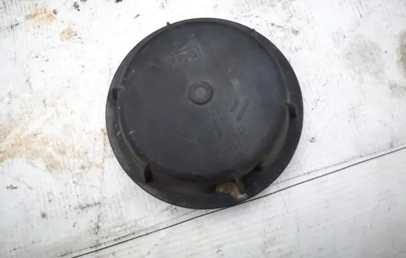 Peugeot 607 Headlight/headlamp dust cover 89001146