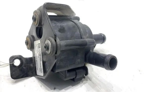 Ford Transit Courier Oil filter mounting bracket GN118K577AA