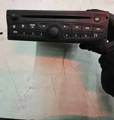 Radio/CD/DVD/GPS head unit