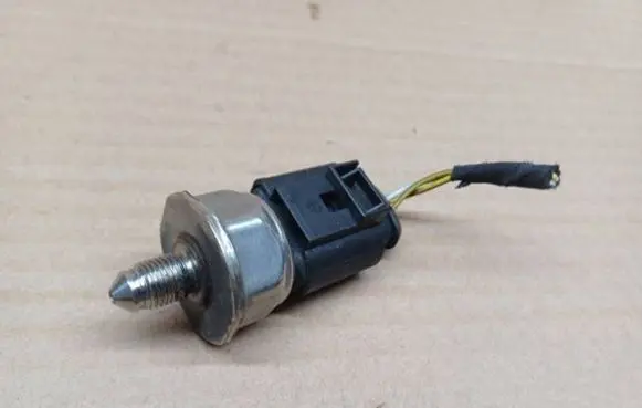 Skoda Fabia Mk3 (NJ) Fuel pressure sensor 06K906051A