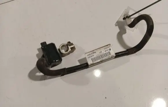 Volkswagen PASSAT B7 Positive cable (battery) 1K0915181H