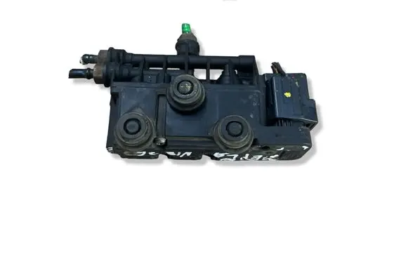 Land Rover Discovery 3 - LR3 Air suspension valve block RVH000095
